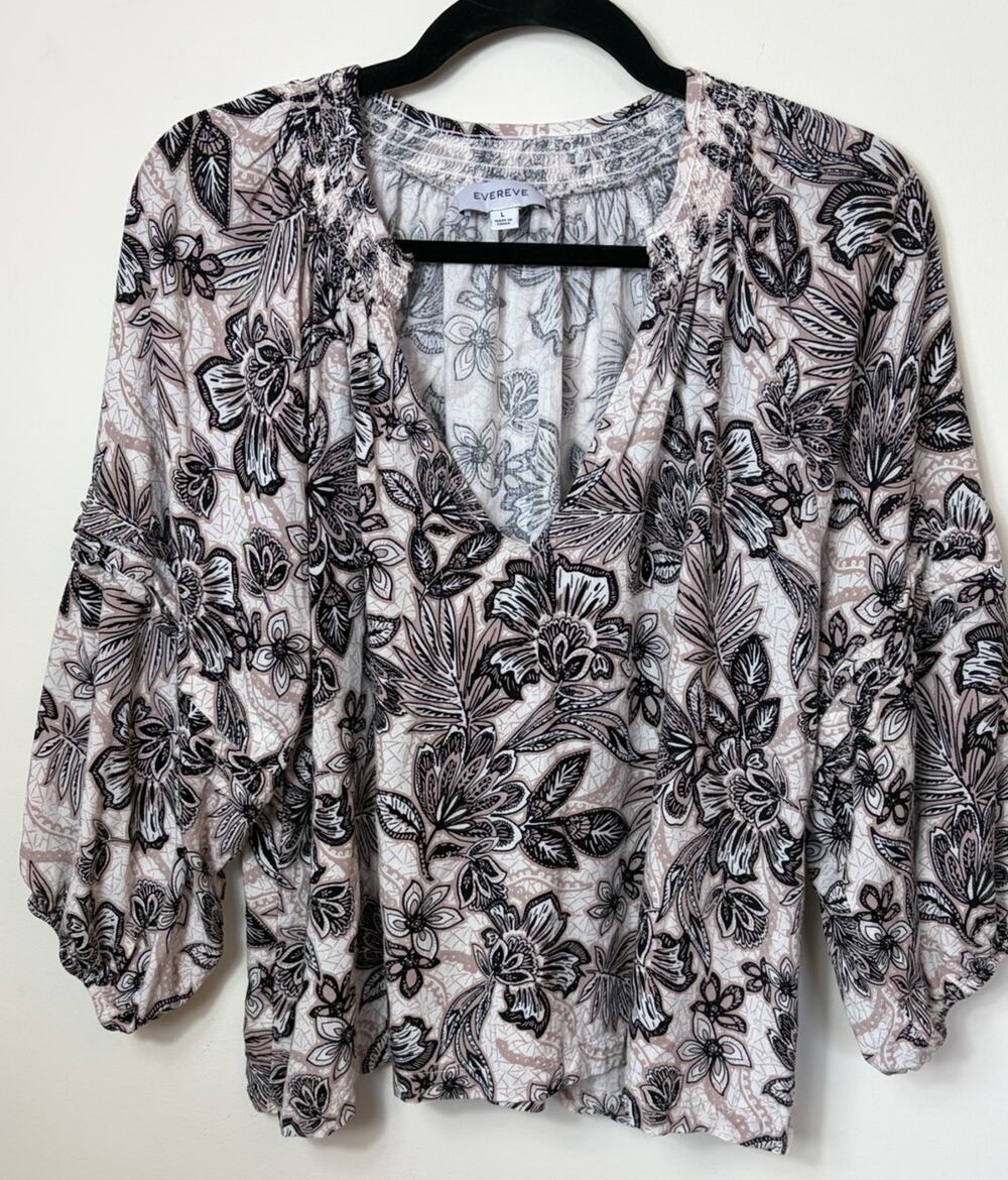 EVEREVE Jovi Floral V-Neck Blouse Black Cream Size Large Balloon Sleeve Smocked